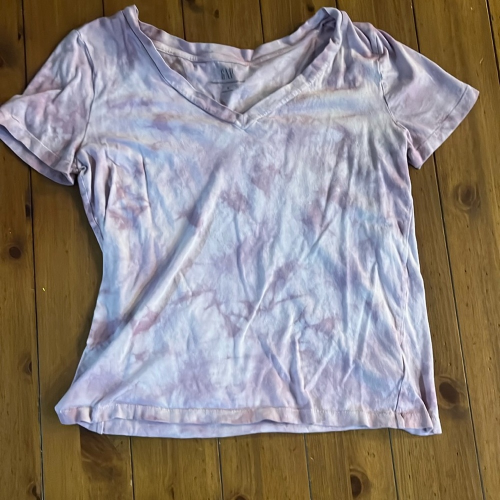 Women’s purple V-neck tie dye